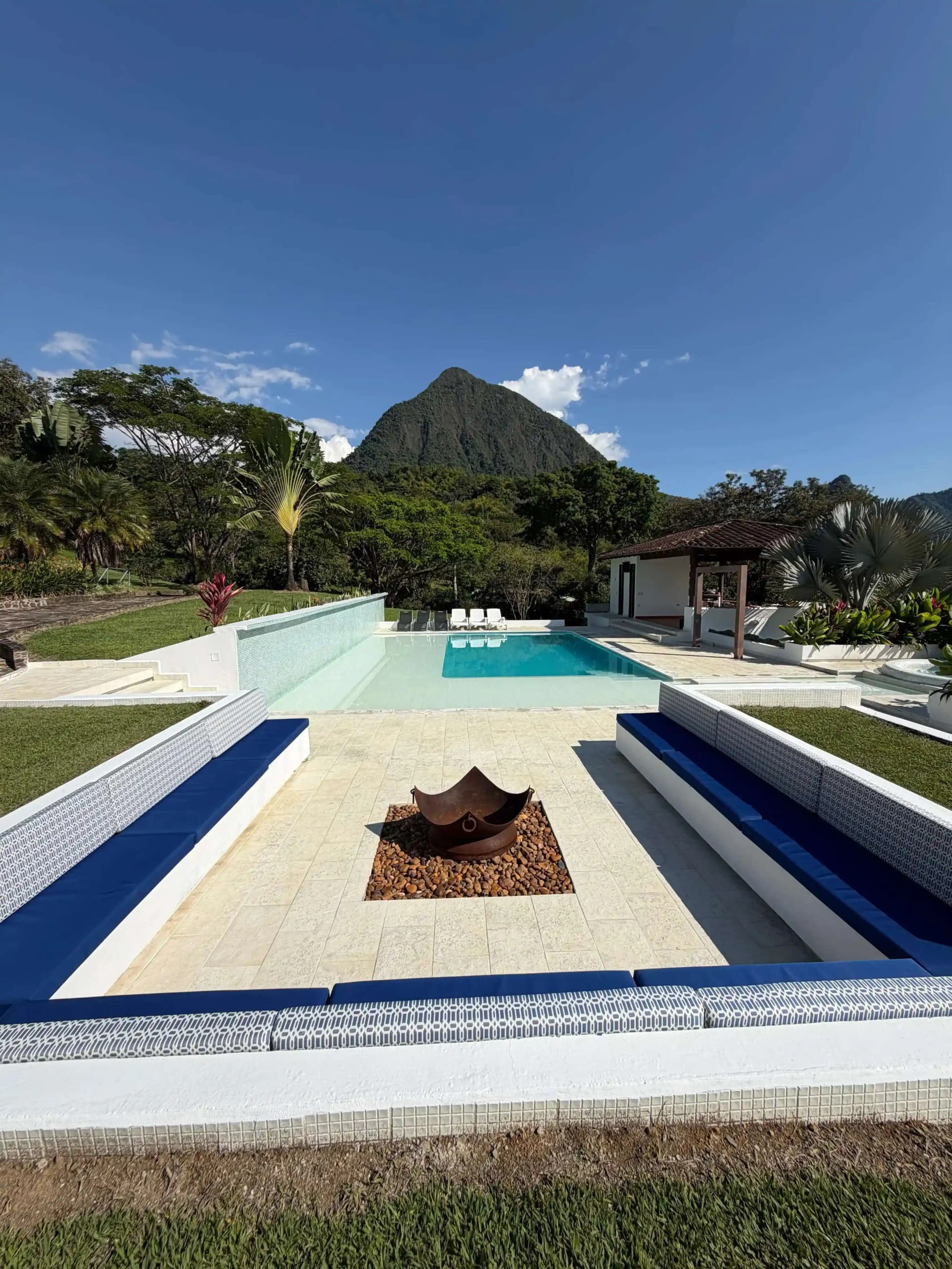 Piscina y Fogata